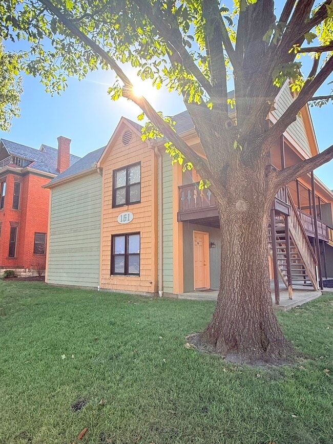 Building Photo - 161 W Hubbard Ave