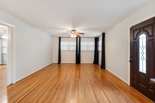 Photo - 5110 Hialeah Dr