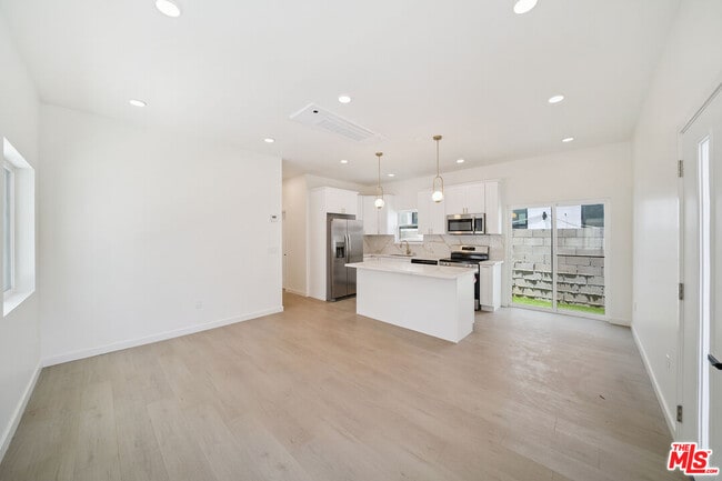 Photo - 1513 S Hayworth Ave Condo