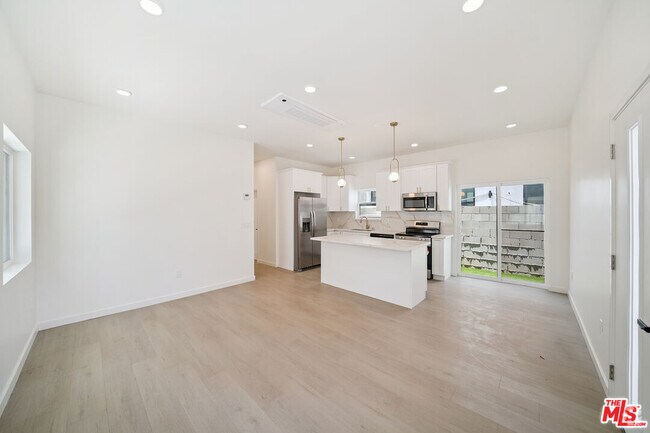 Building Photo - 1513 S Hayworth Ave Rental