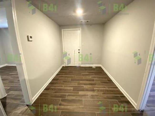 Photo - 8012 Green St