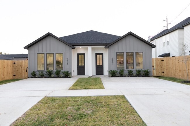 Building Photo - 3907 Maggie St