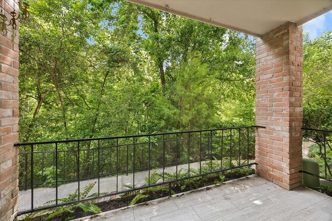 Photo - 2238 S Piney Point Rd Unit 109