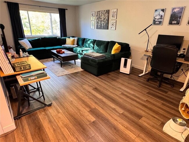 Photo - 810 16th St S