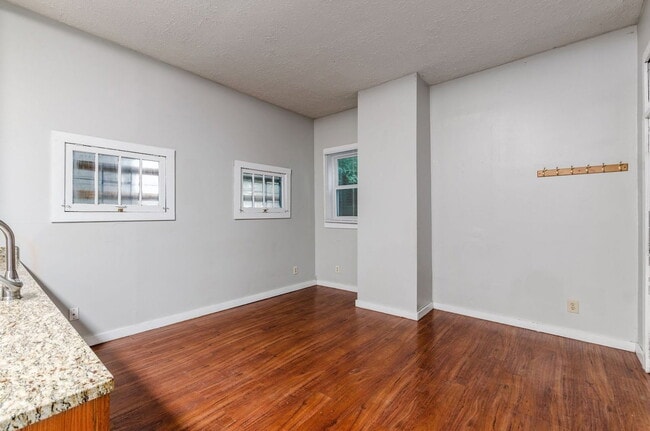 Photo - 1518 Worthington St Unit A