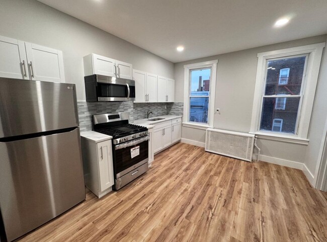 Photo - 551 57th St