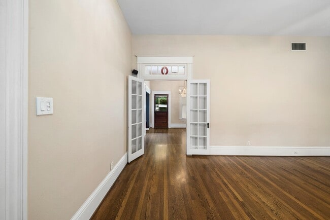 Photo - 1651 Cortlandt St