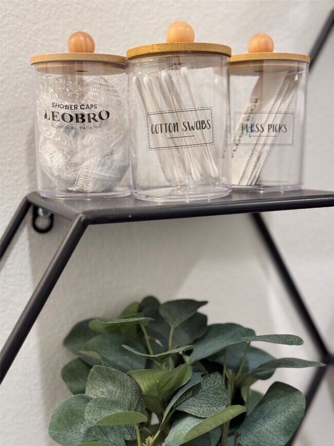 Building Photo - 4014 Hutchins St