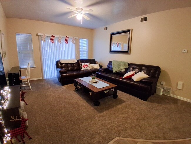 Photo - 504 N Seven Peaks Blvd