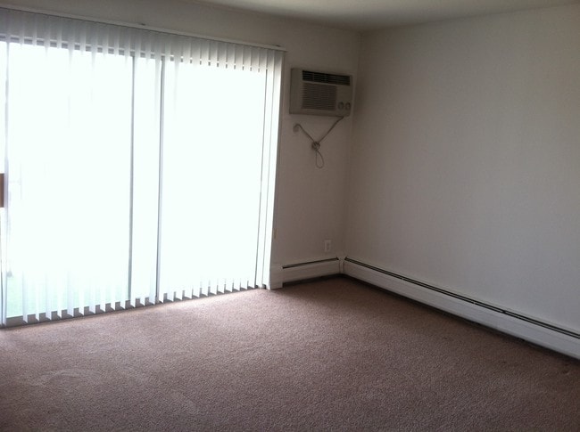 Building Photo - 24925 Jefferson Ave Unit 1