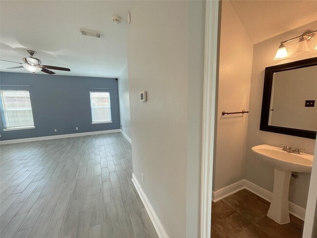 Building Photo - 8919 Diamond Lake Ln