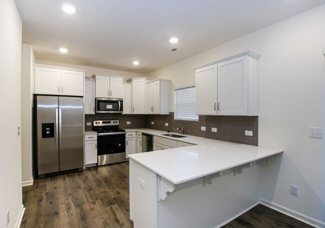 Photo - BEAUTIFUL 3BD/2.5BTH Townhome - Belmont - JULY MOVE IN