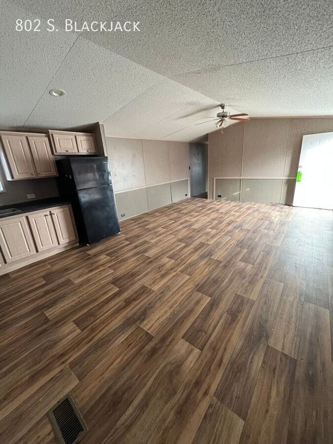 Photo - 802 S. Blackjack-