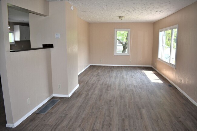 Photo - LEASE PENDING AS OF 05/06/2025: Lovely 3 b...