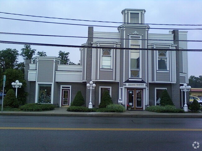 Building Photo - 1406 3rd Ave Unit 200 Rental