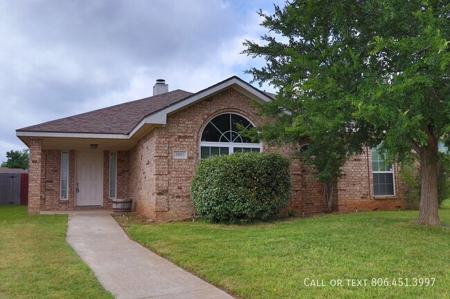 Gorgeous, 3/2/2 home in North Lubbock, Clo... - Gorgeous, 3/2/2 home in North Lubbock, Clo...