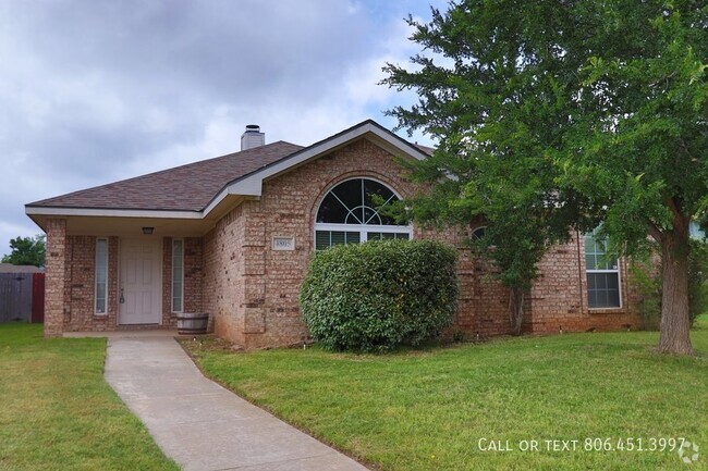 Building Photo - Gorgeous, 3/2/2 home in North Lubbock, Clo...