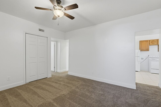 Building Photo - 541 27th St Unit B