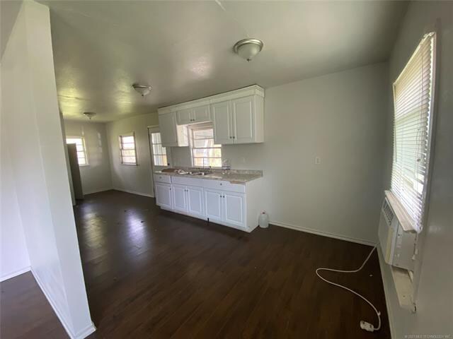 Photo - 2026 E 2nd St