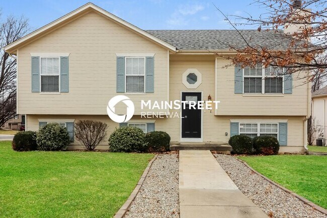 Building Photo - 3 Bedroom Pet-Friendly Home in RAYMORE, MO with Main Street Renewal
