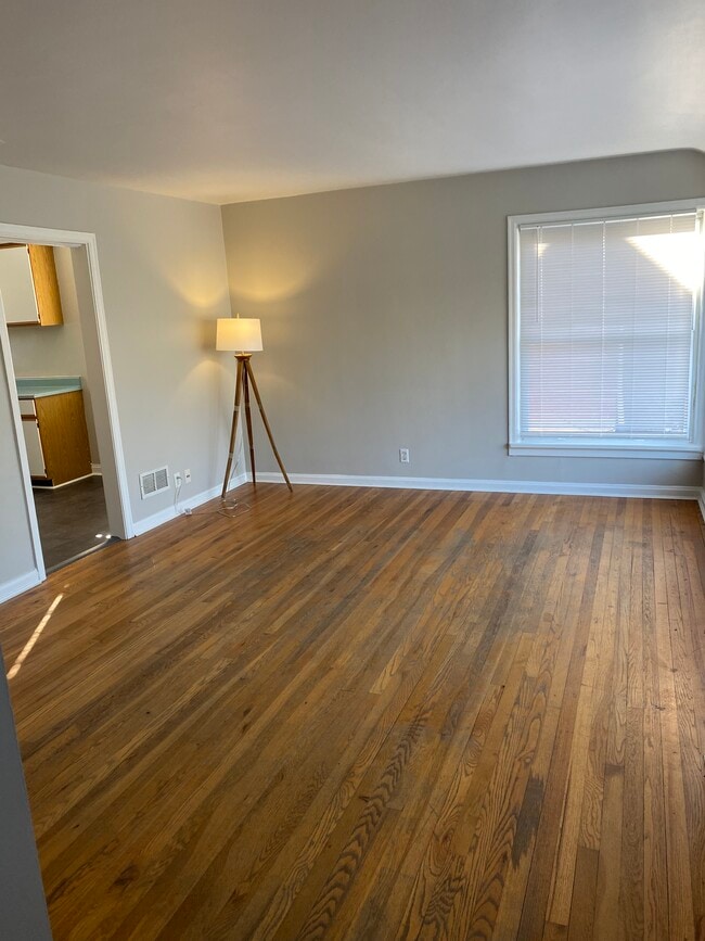 Photo - 5626 Leumas Rd