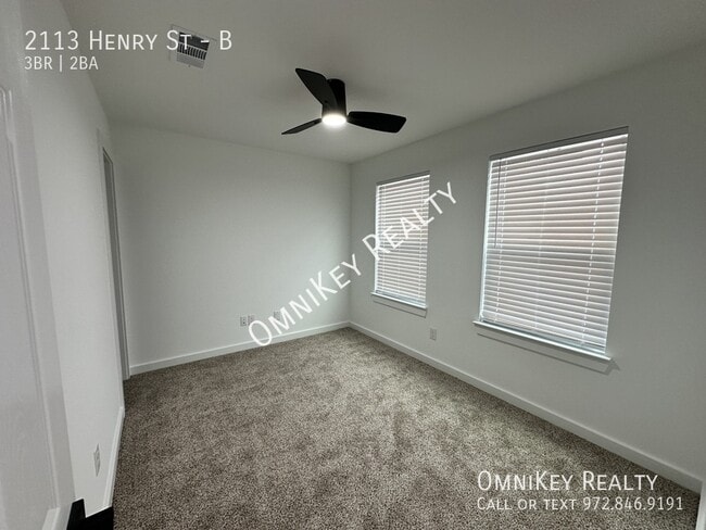 Photo - 2113 Henry St Unit B