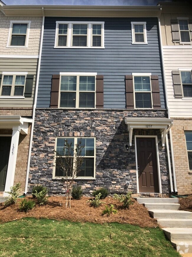 Building Photo - New Townhome
