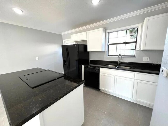 Photo - 453 Hemlock St