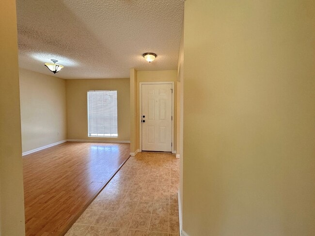 Photo - 89 Berkshire Ln