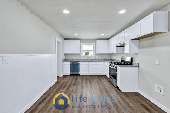 Photo - 907 NW Main St