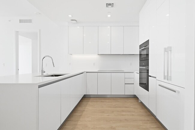 Photo - 220 Lake Shore Dr Unit 815