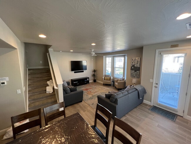 Photo - 1911 E Fiesta Ln