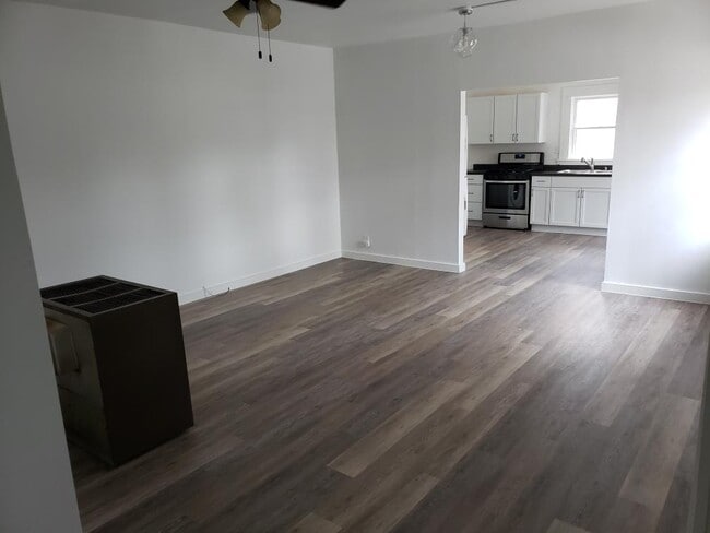 Photo - 715-711 11th Ave