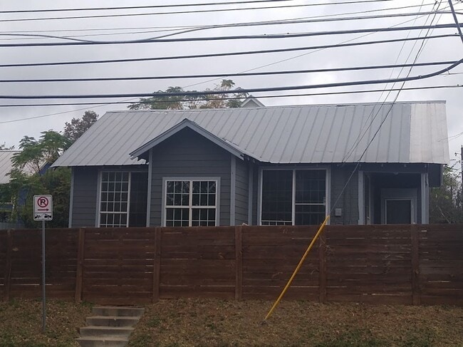 Photo - 2410 E 12th St