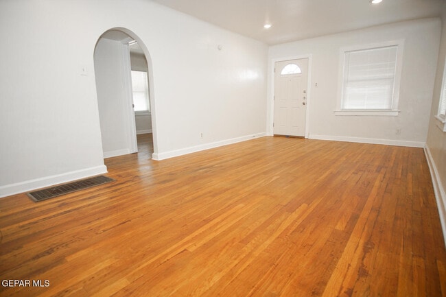 Photo - 4416 La Luz Ave