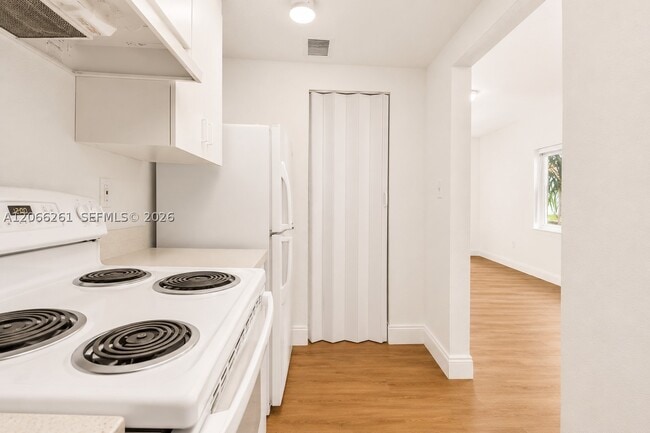 Building Photo - 8329 NW 5th Pl Unit 1