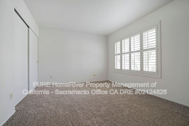 8811 Salmon Falls Dr
