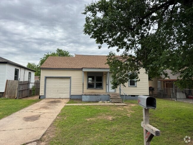 Building Photo - 2 bed 1 bath in OKC! New paint and ready f... Rental