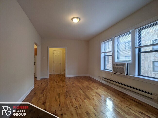 Photo - 3732 N Pine Grove Ave