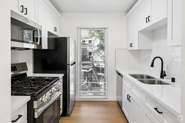 1BR, 1BA - 600SF - Kitchen