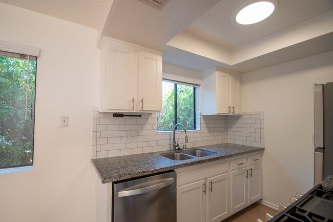 Photo - 12338 Oxnard St Unit 106
