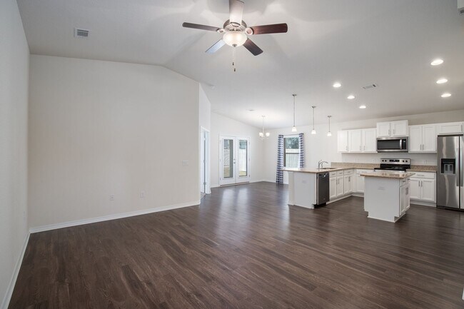 Corner Lot amp Fenced 4 2 Ready for - Image 