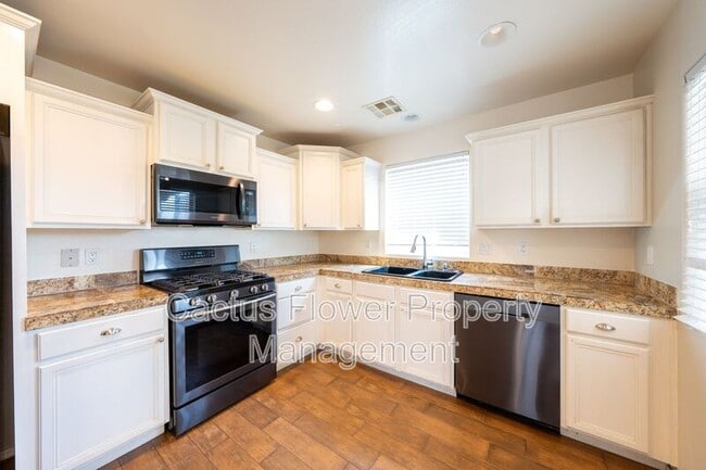 Photo - 2721 E Bart St
