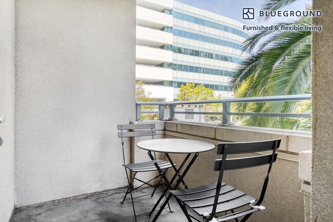 Photo - 2400 W El Camino Real Unidad SI FL3-ID957