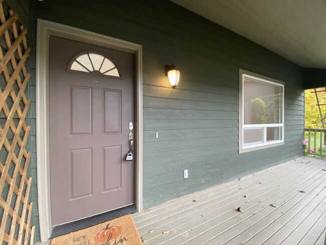 Photo - Spacious 4-bedroom with Panoramic Deck Next to Ferndale High