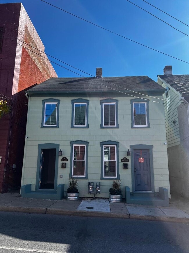 36 N Locust St