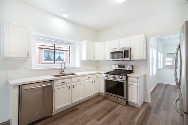 1030 Wentworth Dr