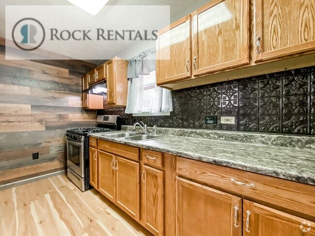 Building Photo - Completely Renovated 1 Bed 1 Bath House