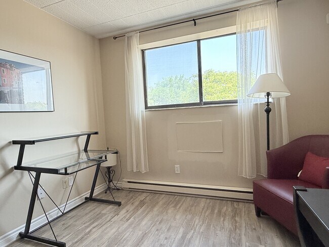 Photo - 360 Tecumseh Rd W Unit 301