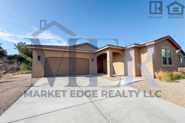 Photo - 2Bed/2Bath Gated Turnkey Home in Wickenburg! Ready for Immediate Move-In! -- 4 CAR GARAGE!